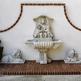 Fontaine murale en pierre reconstituée