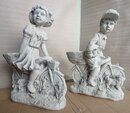 Statue fille et garçon à vélo