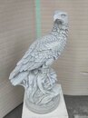 Statue Aigle ailes fermées tête à droite
