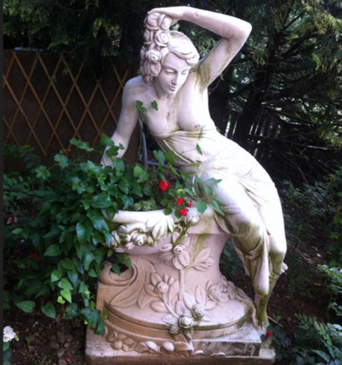 Statue de jardin en pierre Femme Assise sur vasque grand modèle