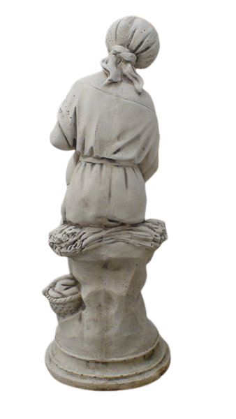 Imposante statue d'une femme avec une cruche d'eau