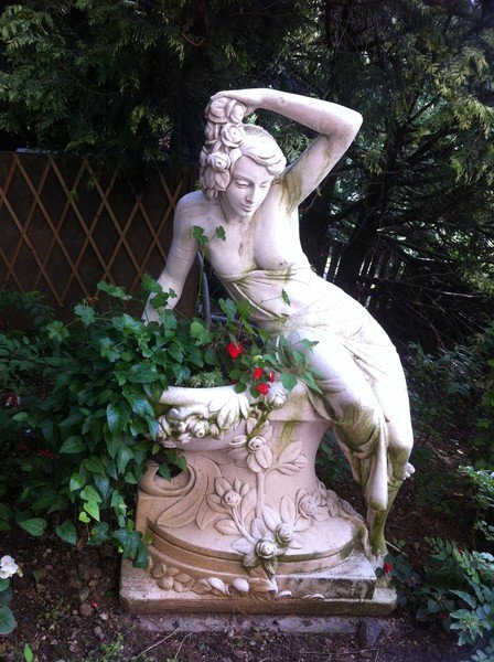 Statue de jardin femme/dame aux paniers fleuris, pierre, grande statue | bol