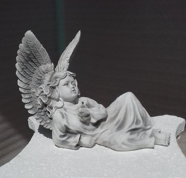 Statue Ange fillette allongée